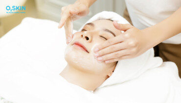 alt text: Hình ảnh da bị mụn có nên tẩy tế bào chết