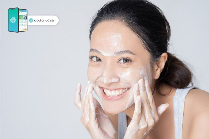 alt text: Vệ sinh da mặt sạch sẽ